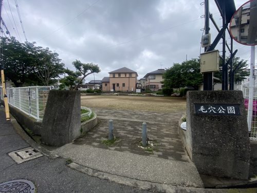 本件目の前には公園がございますので、ひらけており日当たりもよく風通りの良い気持ちの良いお土地です♪(外観)